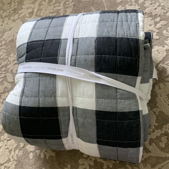 Levtex Home Reversible twin plaid Camden black bedspread set set of 2 - Picture 8 of 9